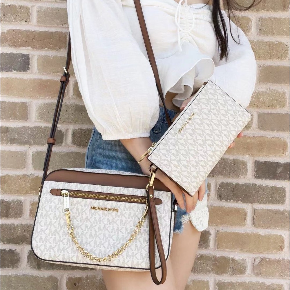 Bundle💕NWT Michael Kors Crossbody & Wristlet MK